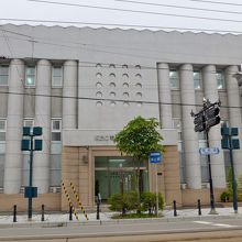 電車通りにあります