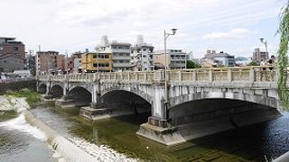 京都鴨川に架かる最古の橋