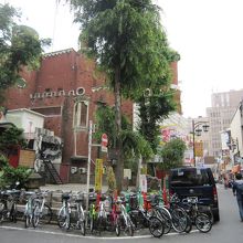 公園から新宿市役所方面