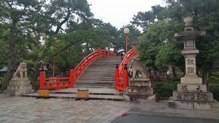 太鼓橋を渡り、4つの本宮（国宝）にお参り