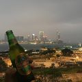九龍の夜景をみながら、ビールを楽しむ