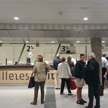 パセジ・ダ・グラシア駅の窓口