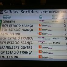 乗る電車は5分遅れとの案内