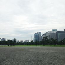 二重橋前の皇居外苑の風景