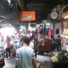 プラトゥーナーム市場