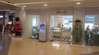 ハロッズが入っていました