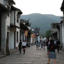 古い町並みが続きます。