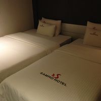 セミダブルの部屋にエキストラベッドを入れた感じのツインでした