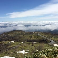 まさに雲上の山岳ドライブウェイ