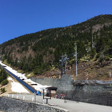 横手山スカイレーターもすぐ横