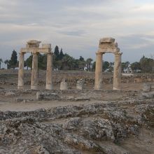 古代ローマ時代の建物が見えます