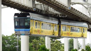 意外と見どころがある沿線、懸垂式なので眺めがよい