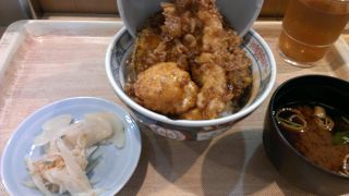 海老一本丼(赤だし付き)税込み702円