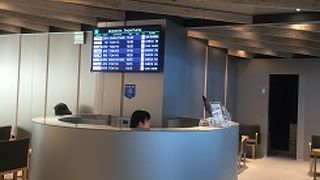 小さい空港の小さいラウンジ