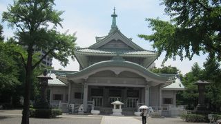 震災と戦災の被災者の霊を祀っています