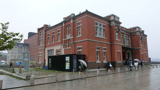 門司港レトロの建物の一つで、中は情報館になっています