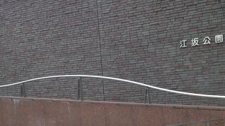 都会の中の公園