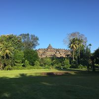 ボロブドゥール遺跡の真ん前。