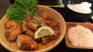 肉料理の定食屋さん