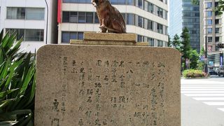 虎ノ門交差点に小さな可愛い虎が待ってます～