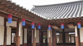 忠武路駅のそば