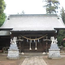 この神社の境内