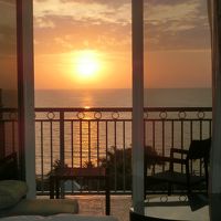 部屋から臨む朝日