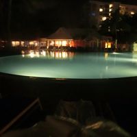 夜のプール