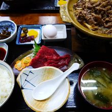 馬刺しと馬鍋同時に味わえるセット