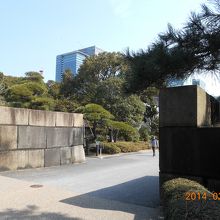 同心番所側から見た、大手三の門。