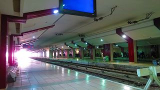 出入国審査に時間がかかる