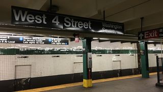 まずメトロカード購入を