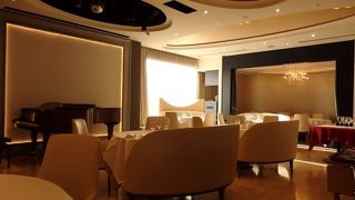 生演奏を聴きながら楽しむフレンチ。ラ・ジュネス