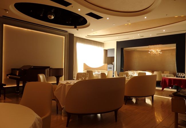 生演奏を聴きながら楽しむフレンチ。ラ・ジュネス