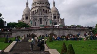 モンマルトルの丘