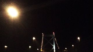 大きな橋です。