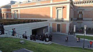 美術の授業で見た作品がいくつか展示