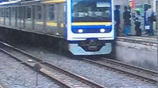 成田駅を中心として4方向に広がっているように見える路線