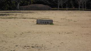 正午を知らせる大砲があった場所です。