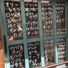 メニューが窓に書かれてる⁉?