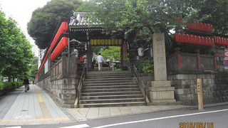 このお稲荷さんの願掛けは、大岡越前守にあやかって盗難除けです。