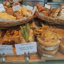 ベーカリーも美味しそう