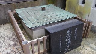 ただの公園に見えるものの