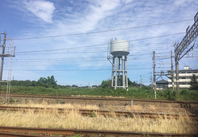 かつて機関区があった坂町駅