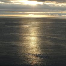 能登金剛で　夕日に照らされた日本海