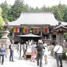 立石寺の本堂に当たる野も根元中堂