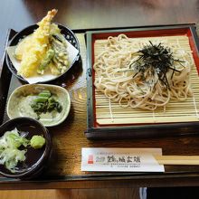昼食　天ざるそば　１０８０円です