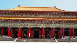 バスで行きました。