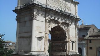ローマの凱旋門；「ティトゥス帝の凱旋門」