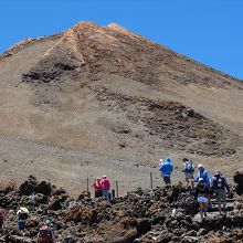上の駅からはテイデ山登頂もできますが、事前に許可が必要。